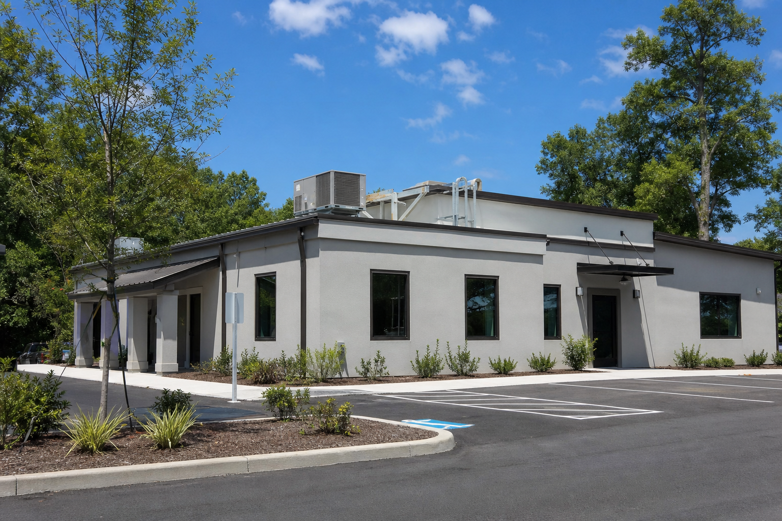 How Commercial Air Conditioning Contractor Maintenance Helps Johns Island Businesses Avoid Midseason Cooling Disruptions