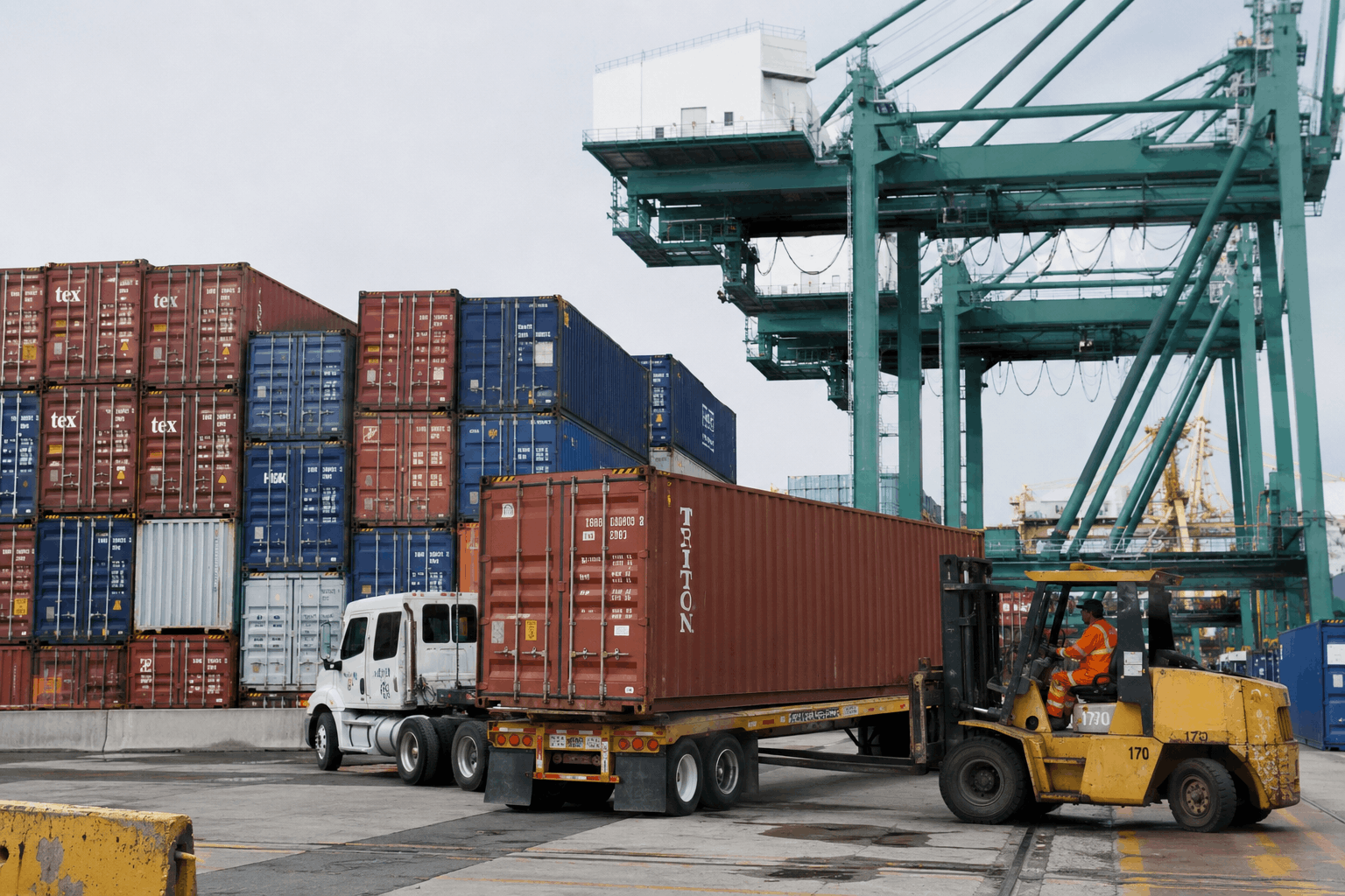 How Tariffs Are Slowing Container Traffic — and What It Means for Lumper Companies