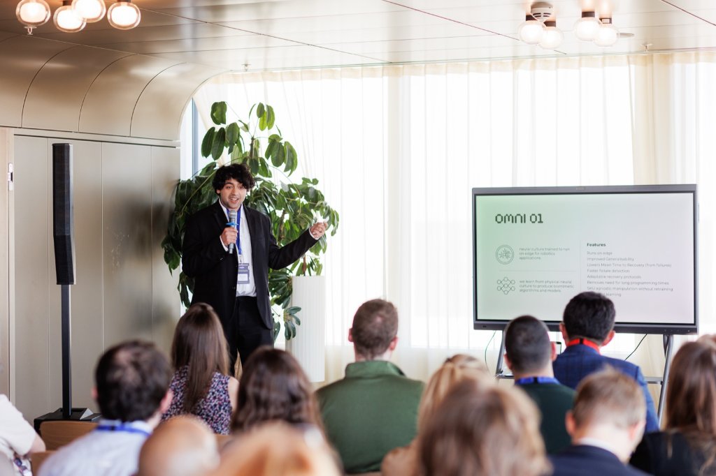 A founder presentation during an Ignite London session