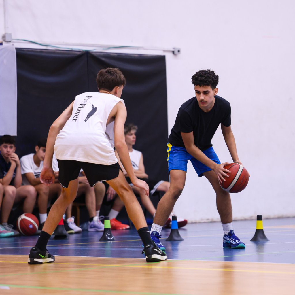 משחק 1v1 – פיתוח הגנה והתקפה