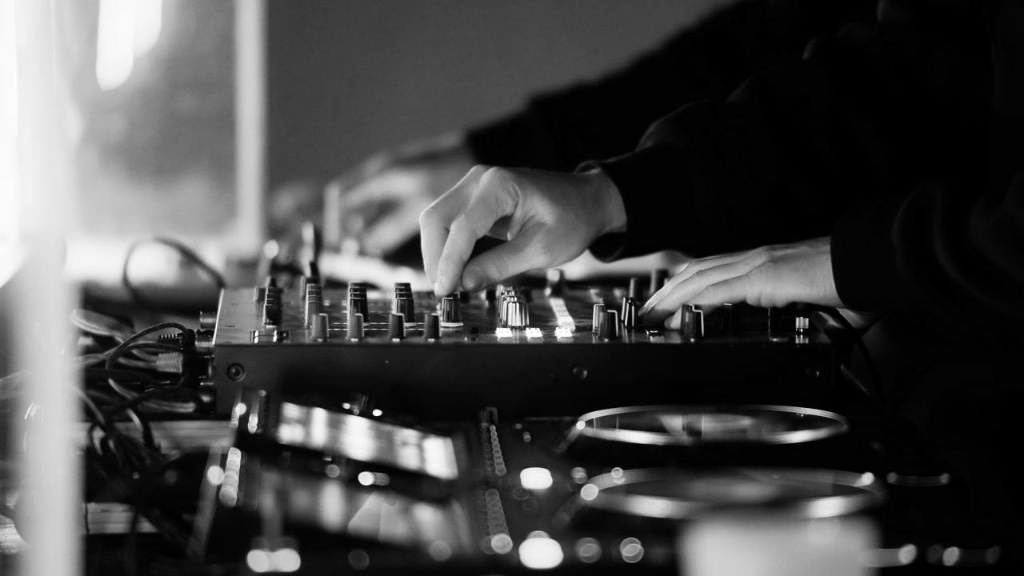 DJ Performance