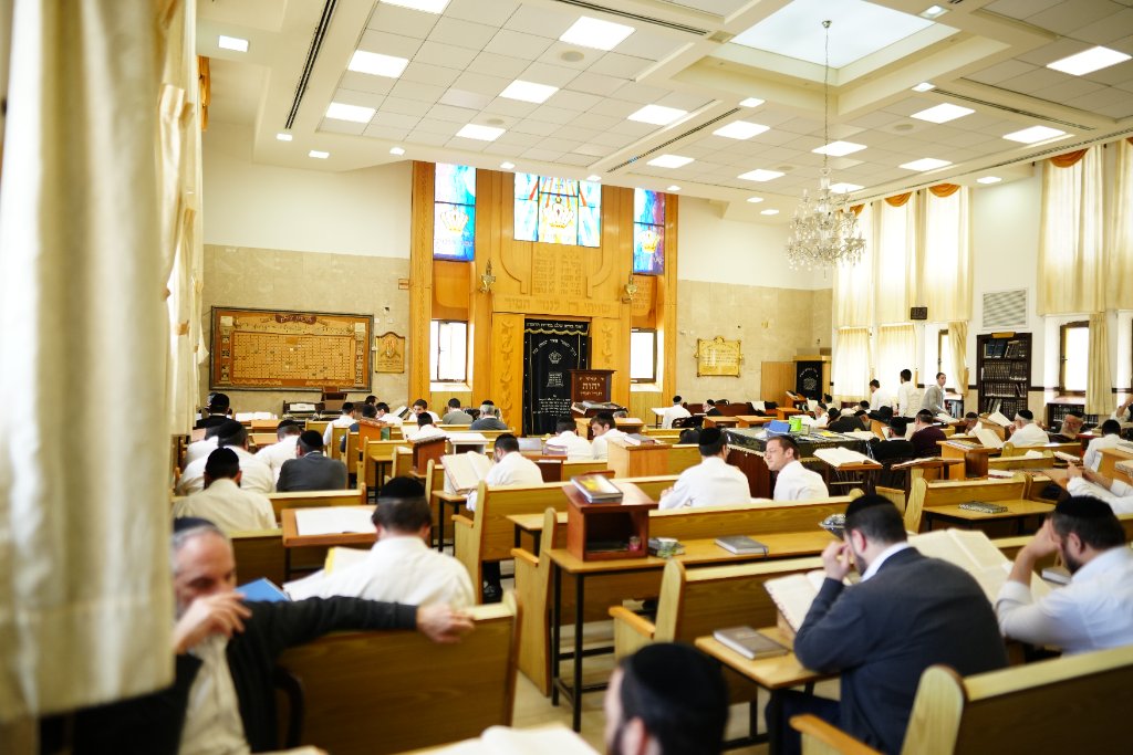 ספרי תורה בארון קודש