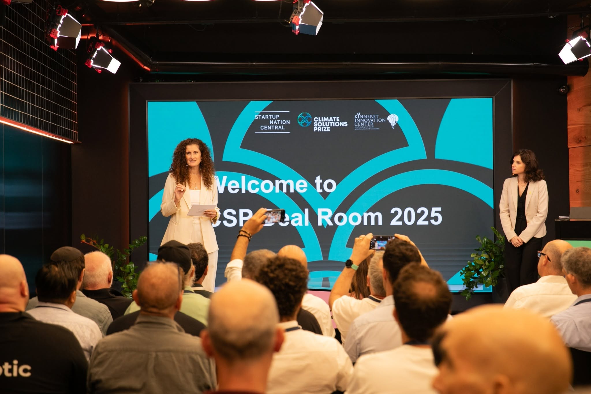 Speaker on stage at the Climate Solutions Prize Dealroom 2025