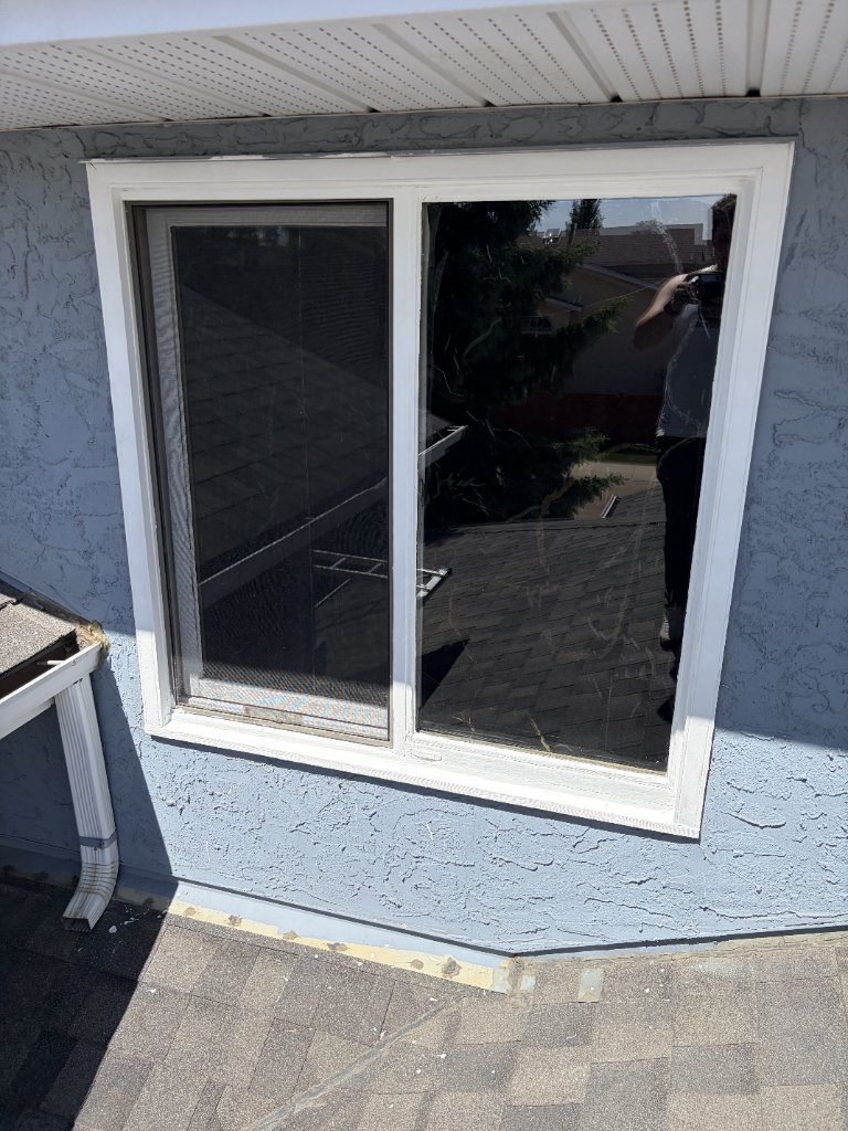 Window Frame Paint — MW Construction and Landscaping project 7 in Edmonton & Beaumont, Alberta