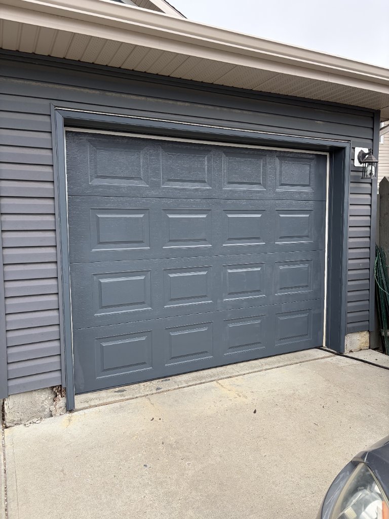 Garage Door Painting — MW Construction and Landscaping project 15 in Edmonton & Beaumont, Alberta
