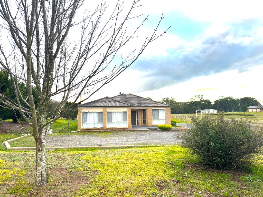 Equestrian Dream – 5 Acres with Horse Arena, Stable & Shed