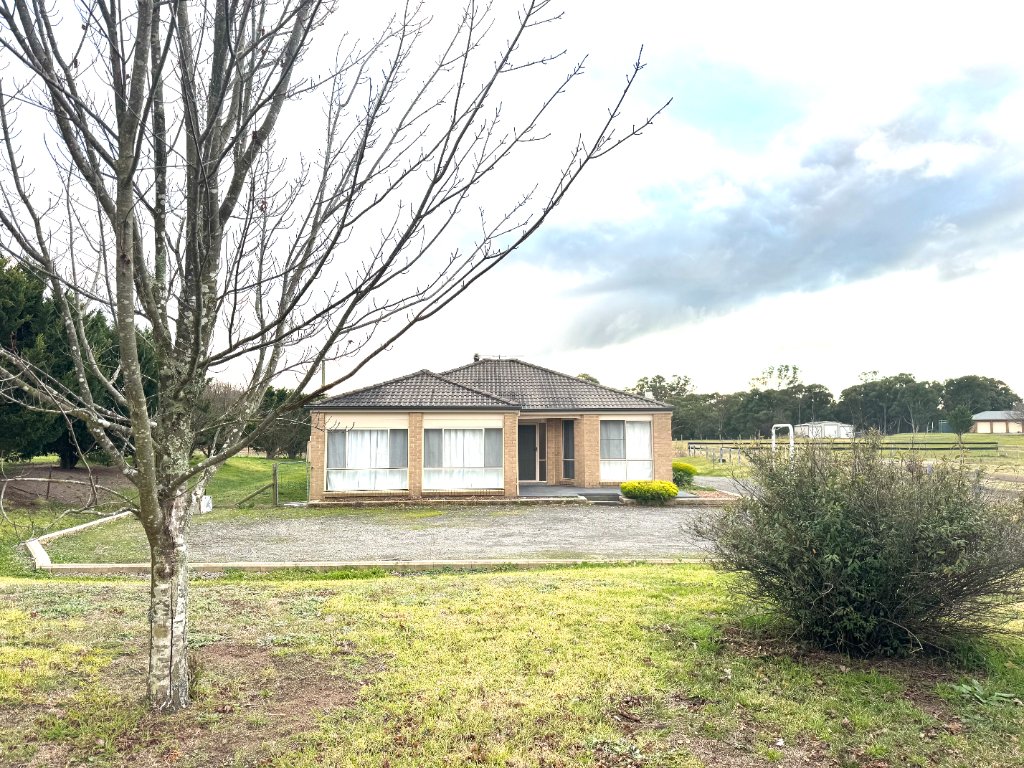Equestrian Dream – 5 Acres with Horse Arena, Stable & Shed
