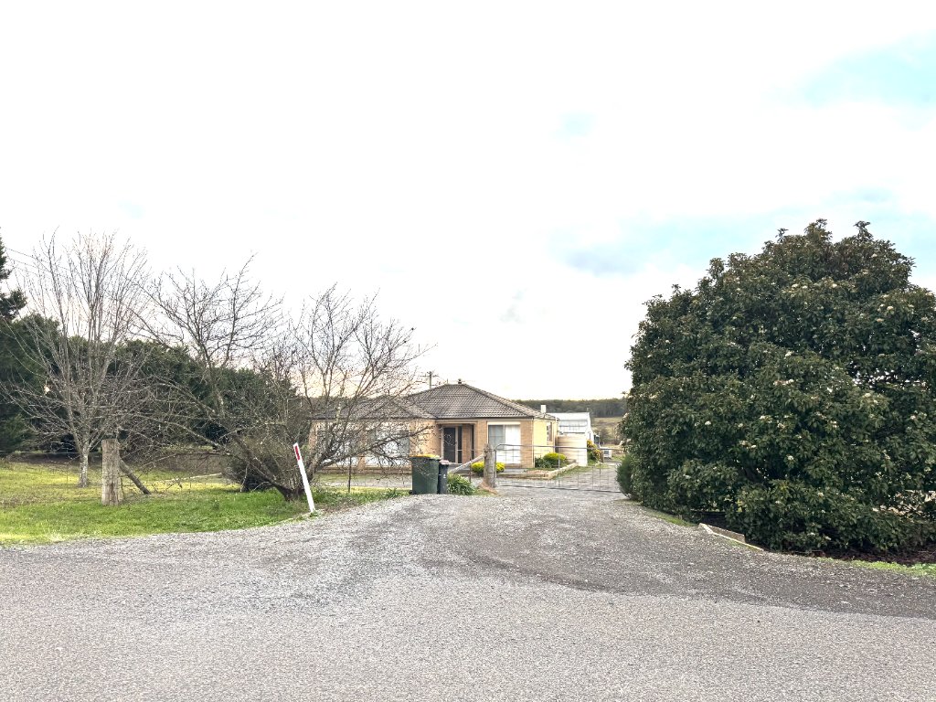 Equestrian Dream – 5 Acres with Horse Arena, Stable & Shed