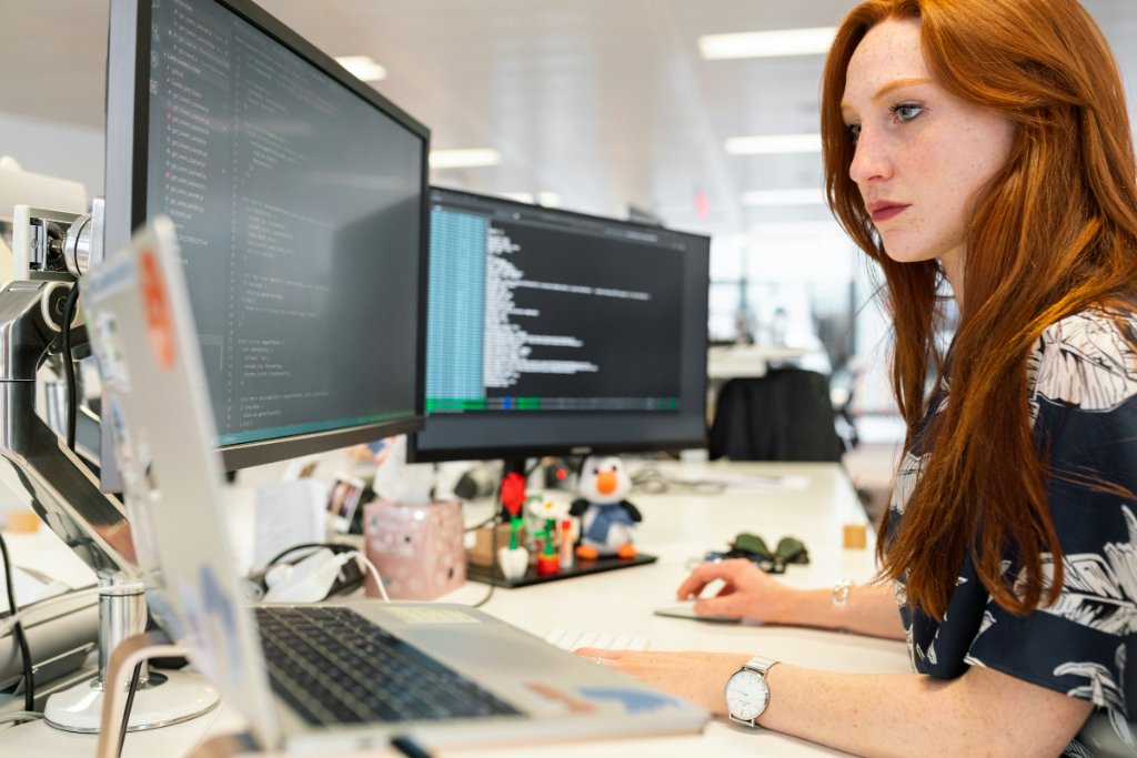 LANIX IT support engineers helping a London business team with day-to-day IT issues