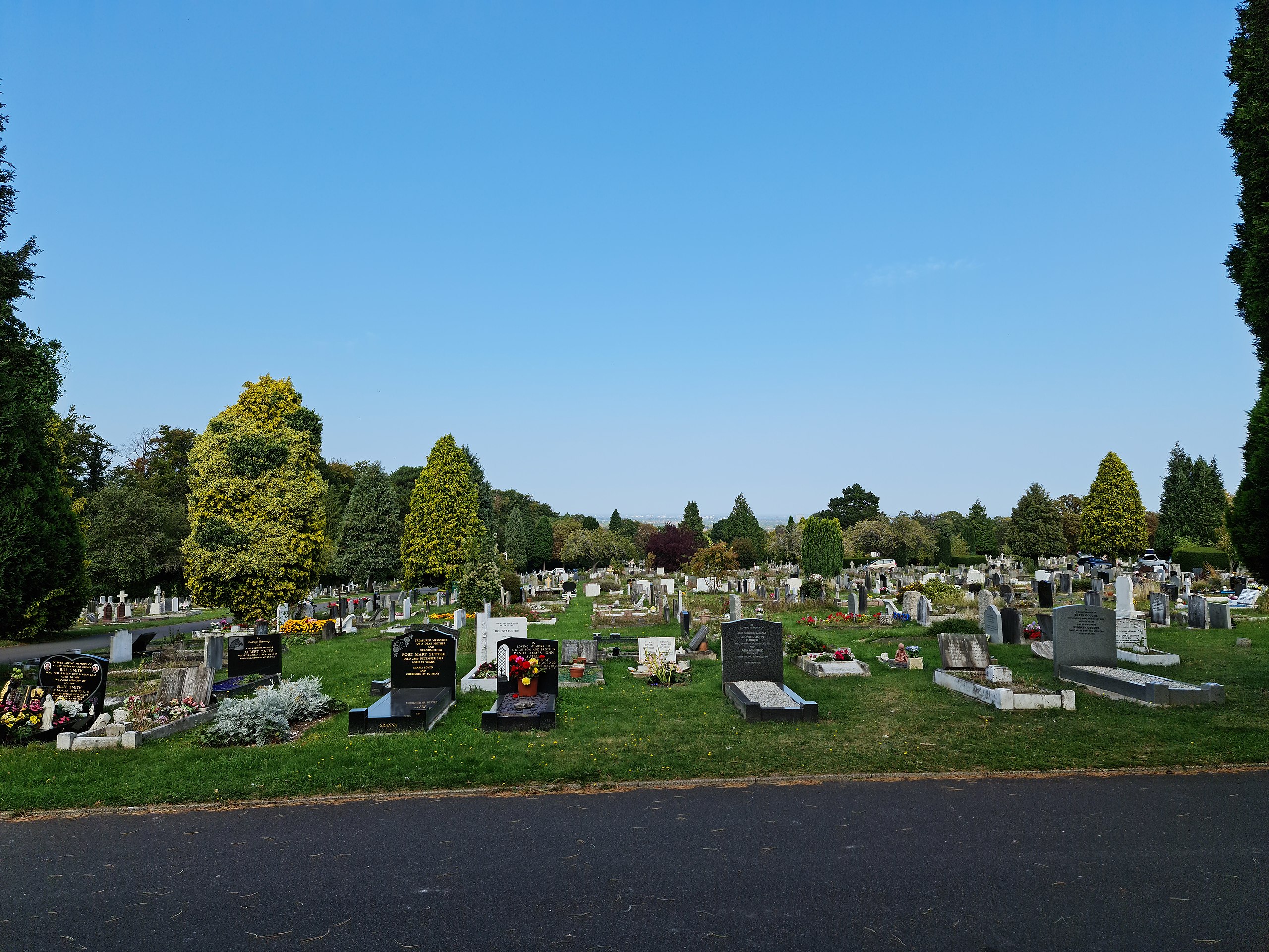 Sewardstone Park Cemetery — photo 1
