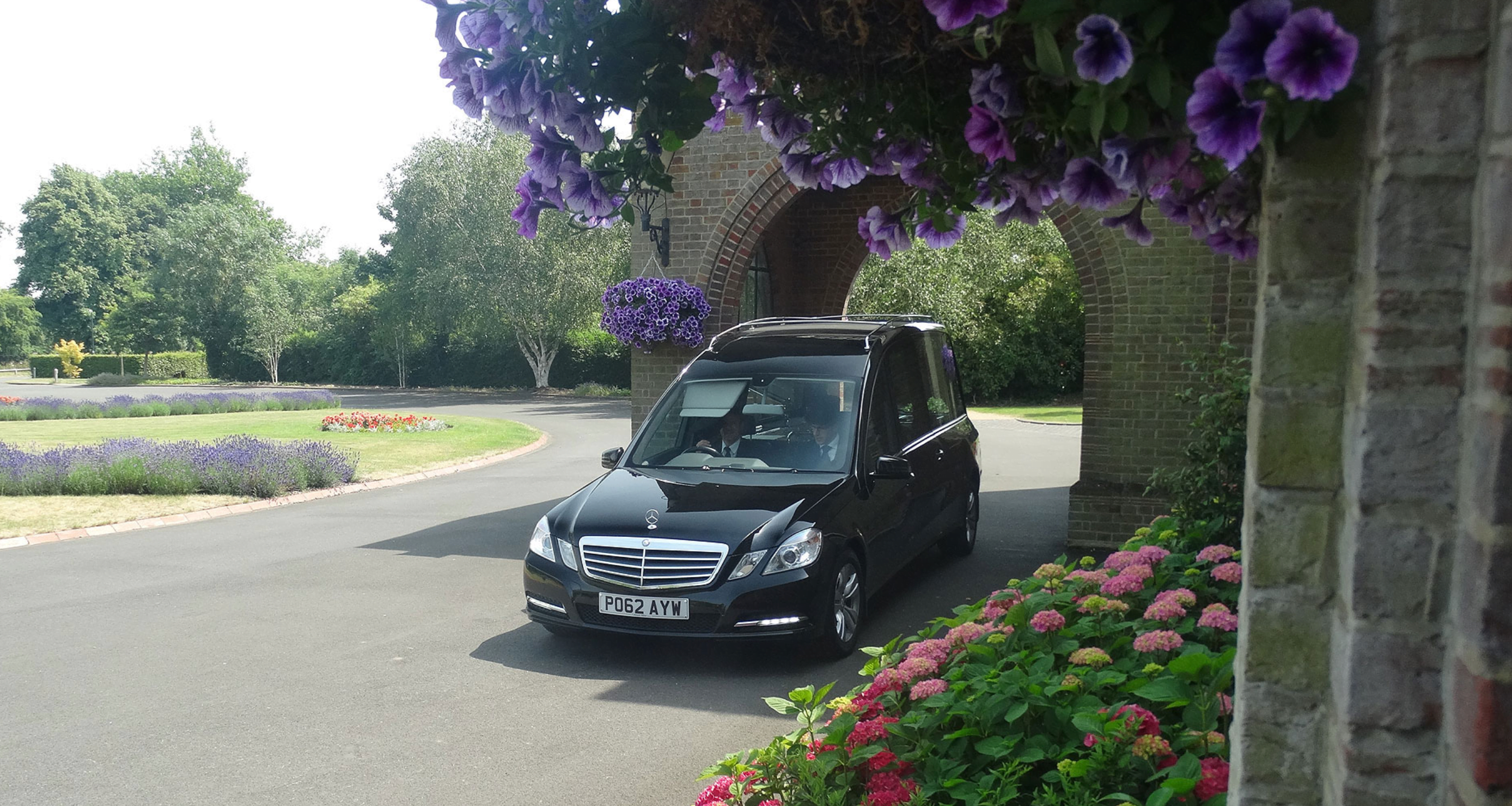 Mortlake Crematorium — photo 1