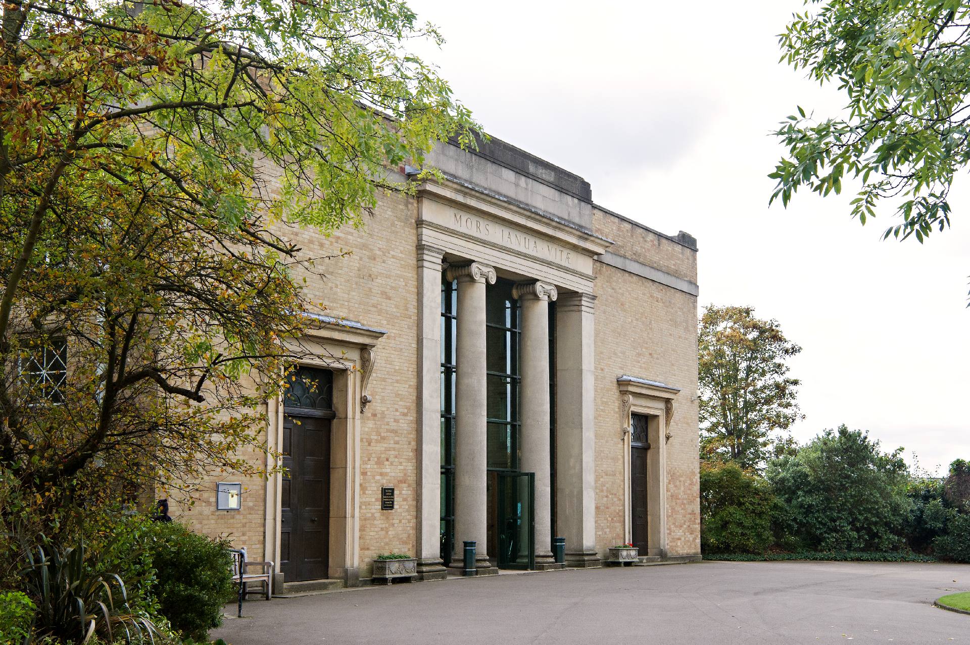 West London Crematorium — photo 1
