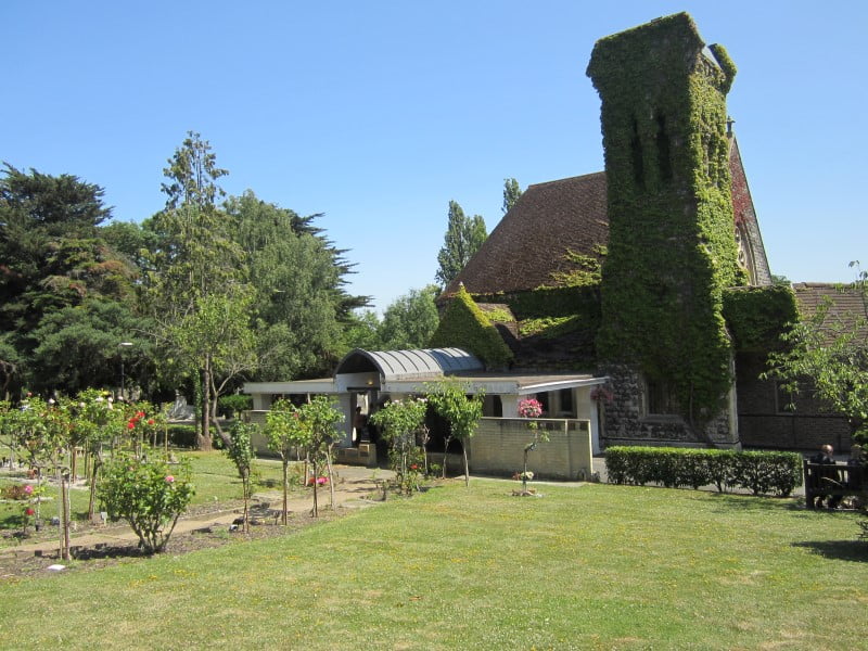 Beckenham Crematorium — photo 3