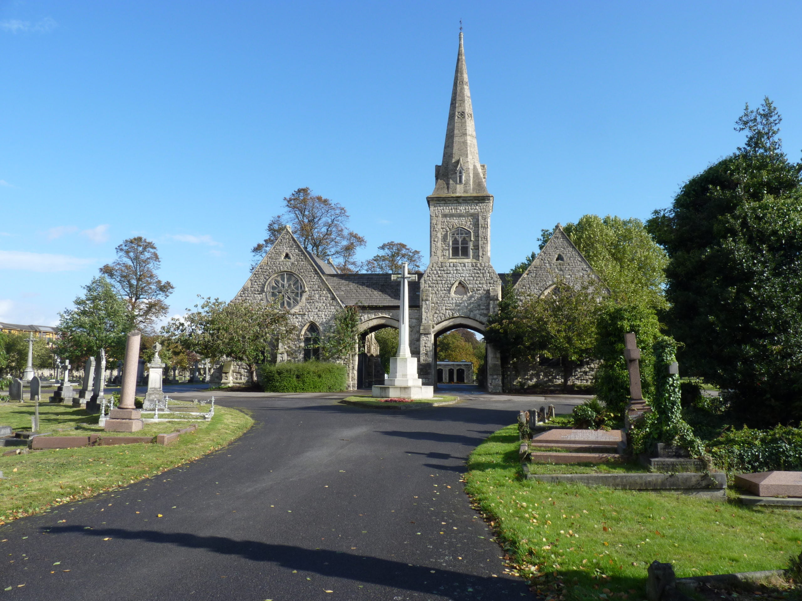 Queens Road Cemetery — photo 2