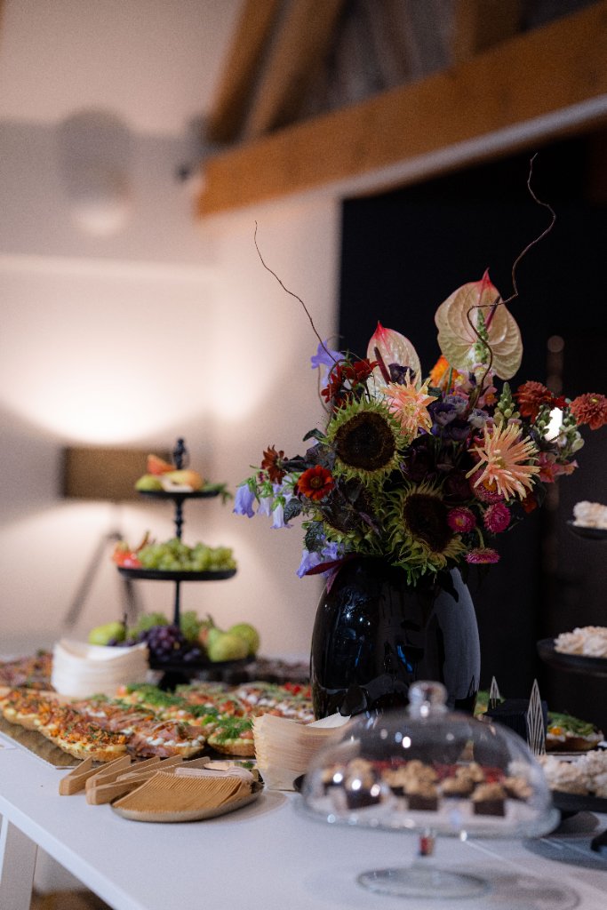 Opening , catering a květiny