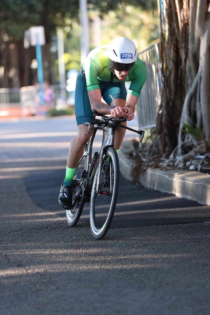 Cycle - TT bike aero tuck street course