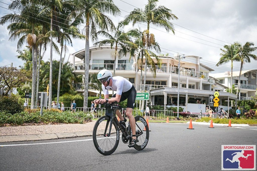 Cycle - TT bike Noosa palm trees