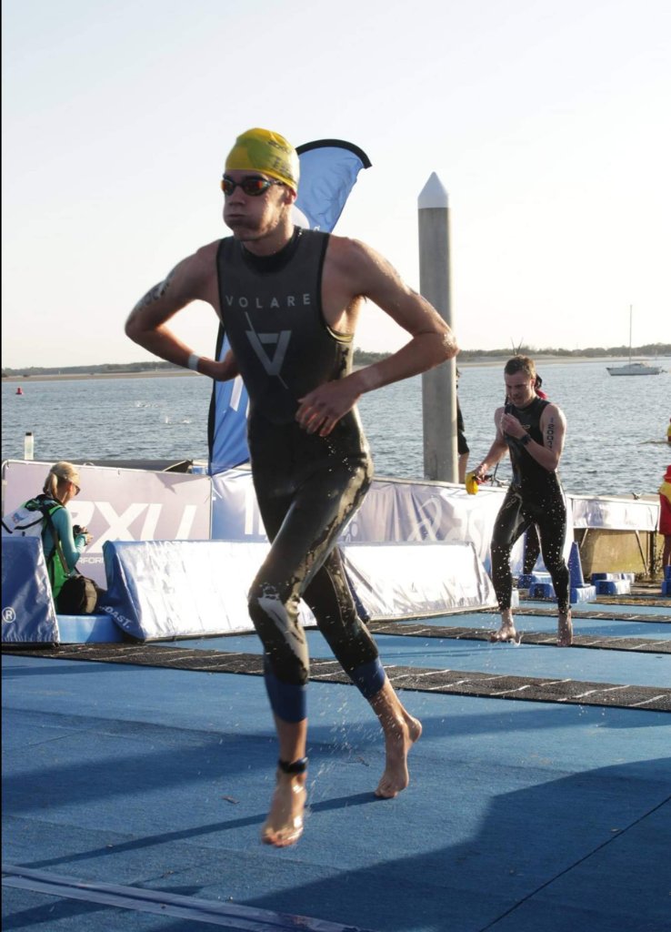Swim T1 exit - wetsuit run from water