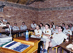Presentación del marco de la experiencia: exposición ante el equipo en una sala de formación
