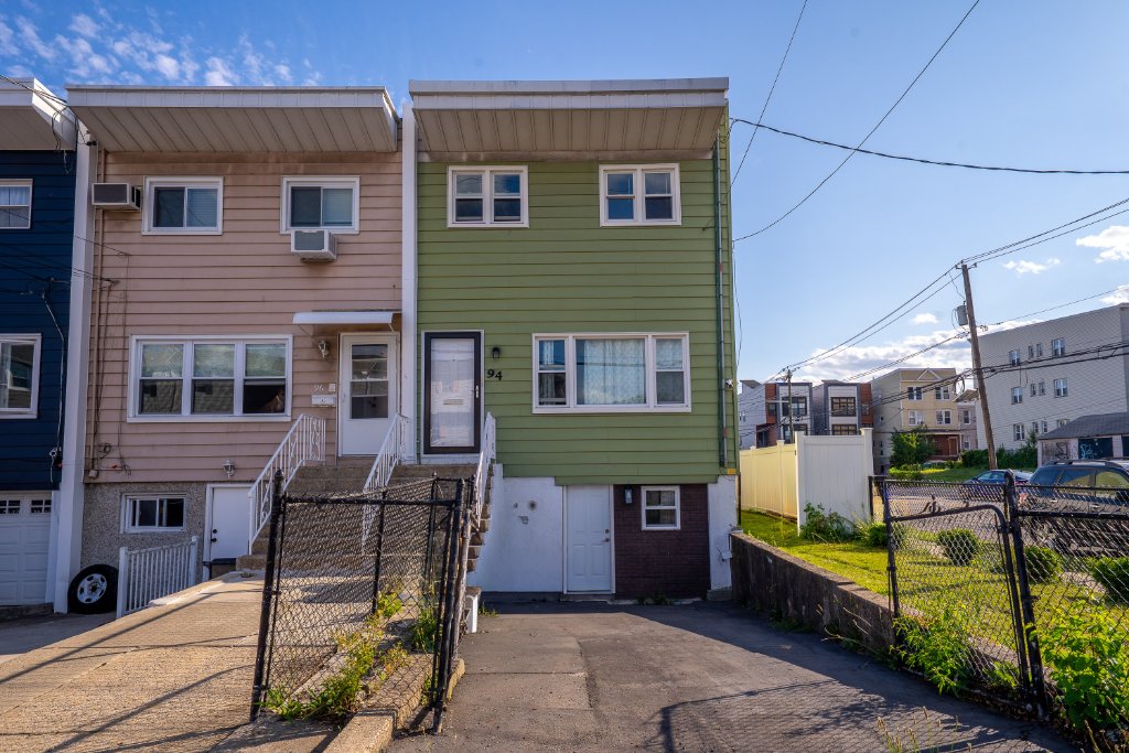 94 E 28th St, Bayonne, NJ 07002