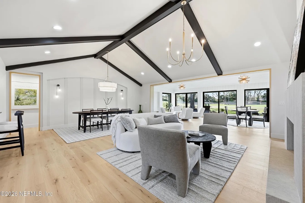 Modern Golf Course Home 12