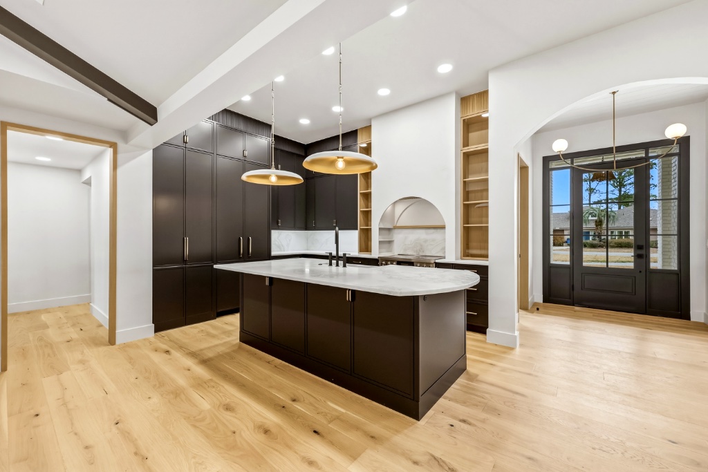 Modern Golf Course Home 16