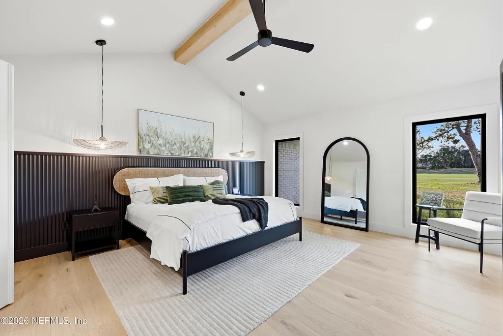 Modern Golf Course Home 14