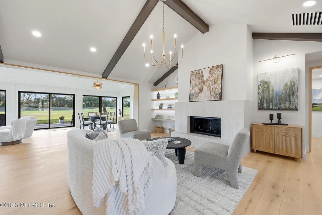 Modern Golf Course Home 13