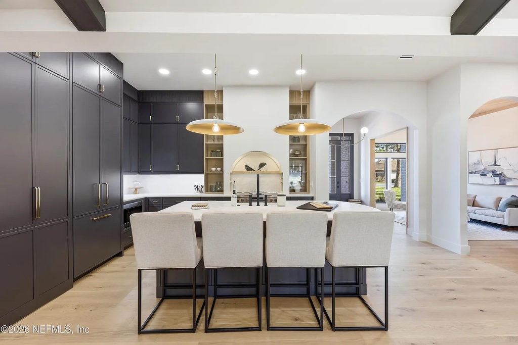 Modern Golf Course Home 10