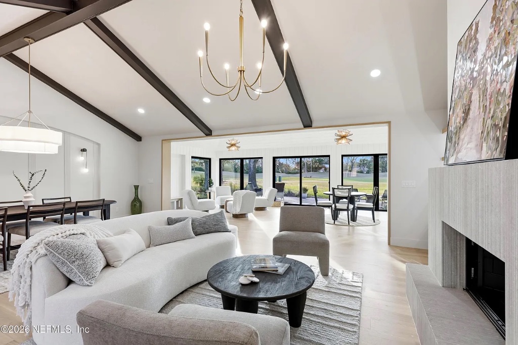 Modern Golf Course Home