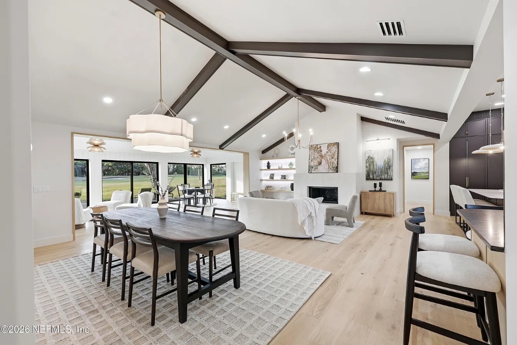 Modern Golf Course Home 6