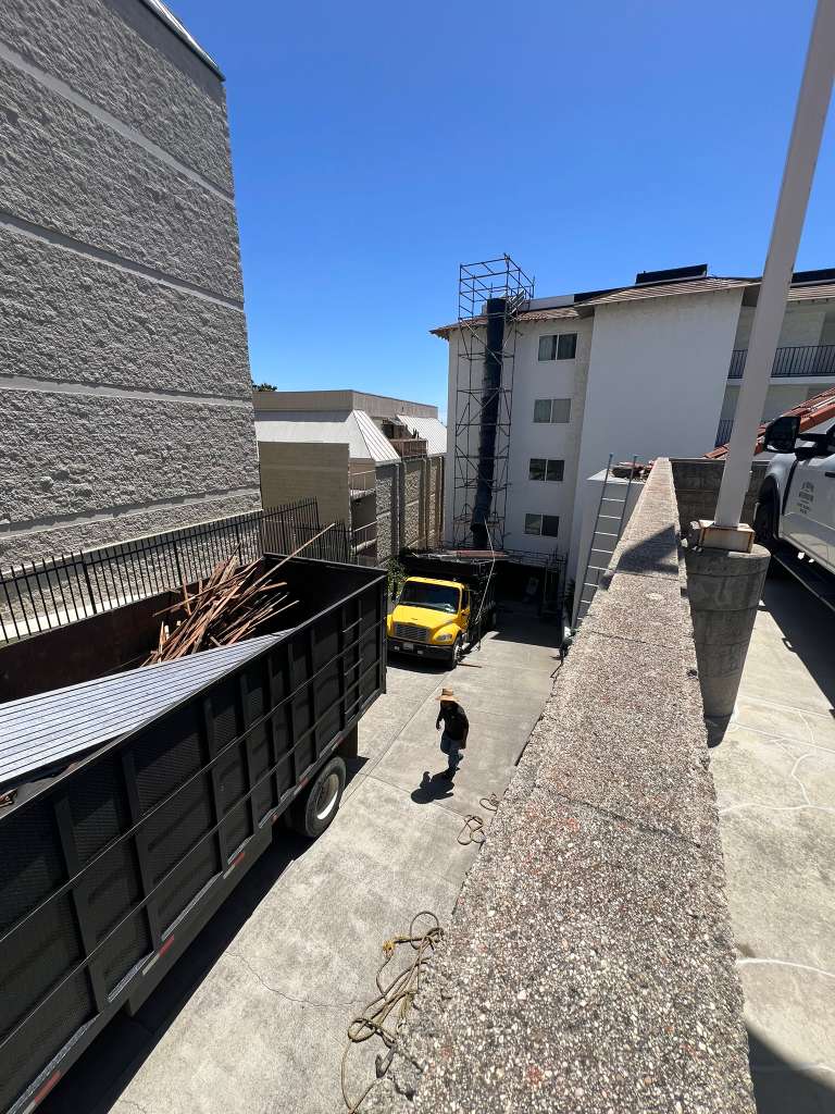 Multi-Story Apartment – Scaffolding Chute