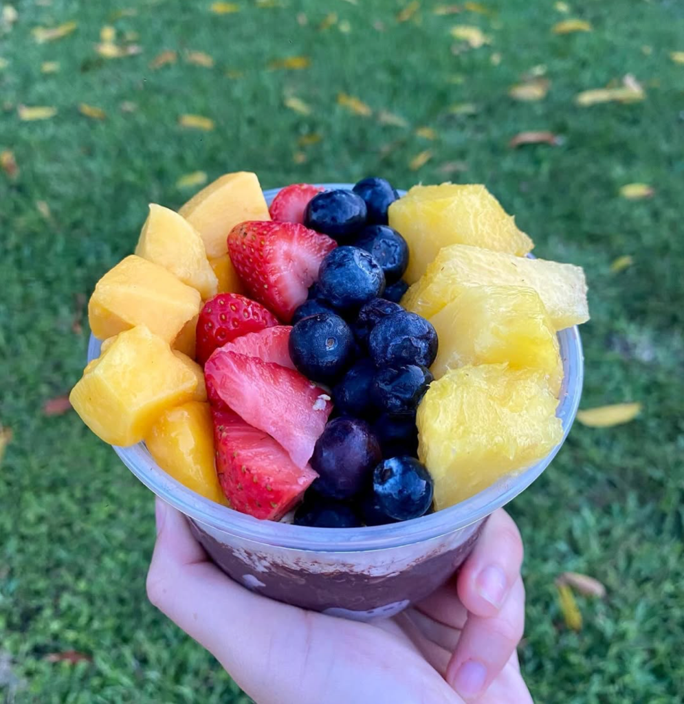 Fresh açai bowl with tropical fruit