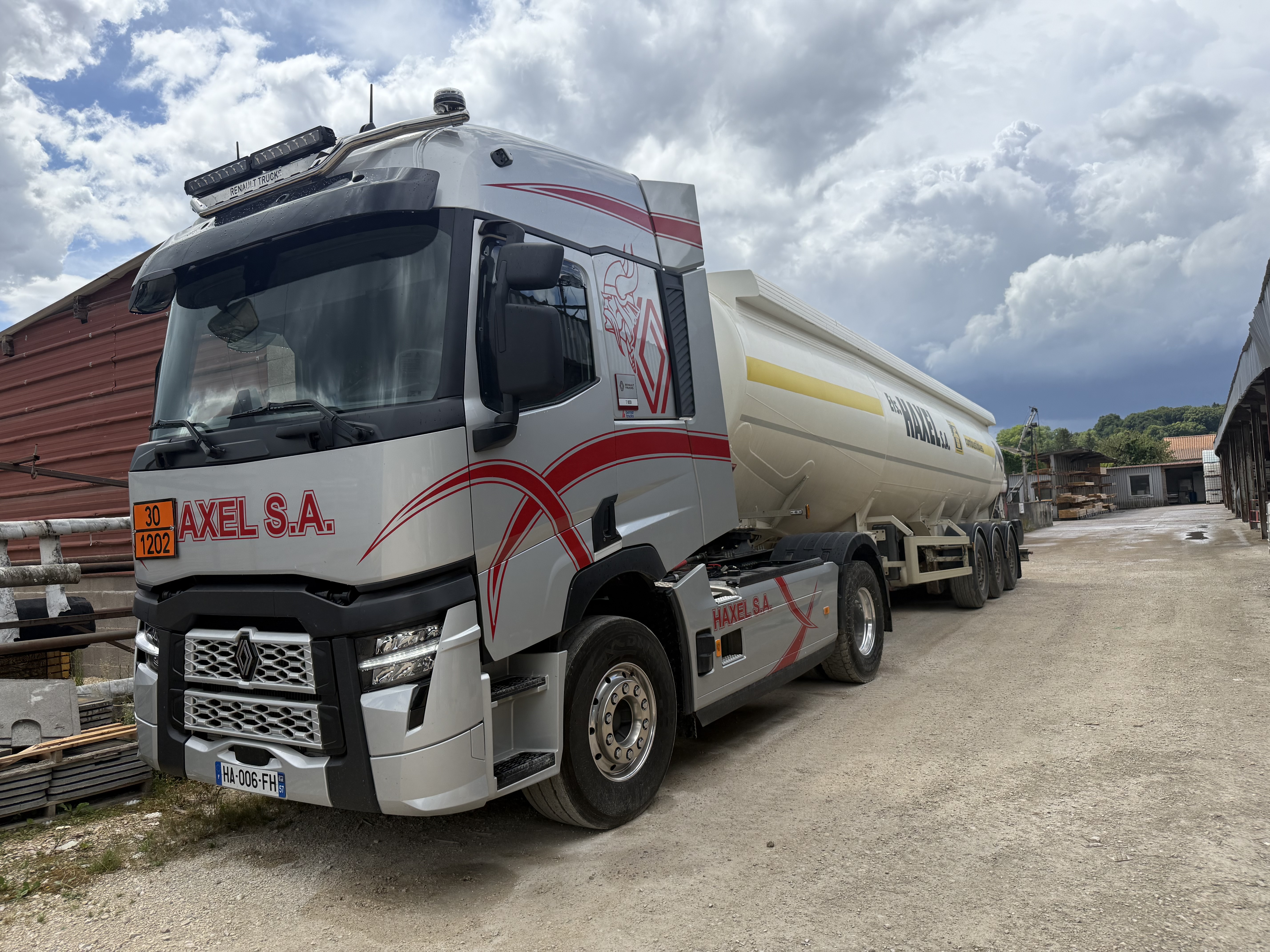 Camion-citerne Haxel S.A.