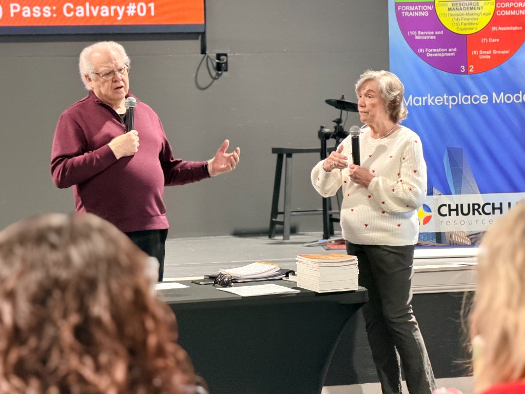Dr. Wayne Lee and Dr. Sherry Lee teaching