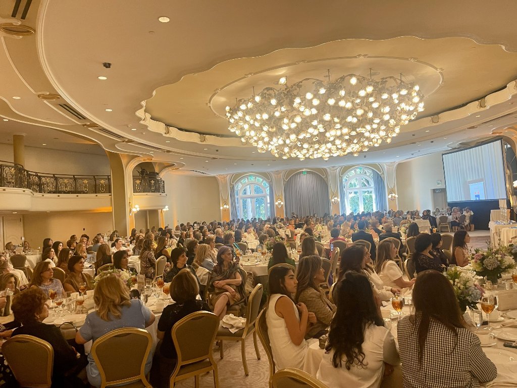 Large Hadassah event audience during Yoni Asseraf keynote program