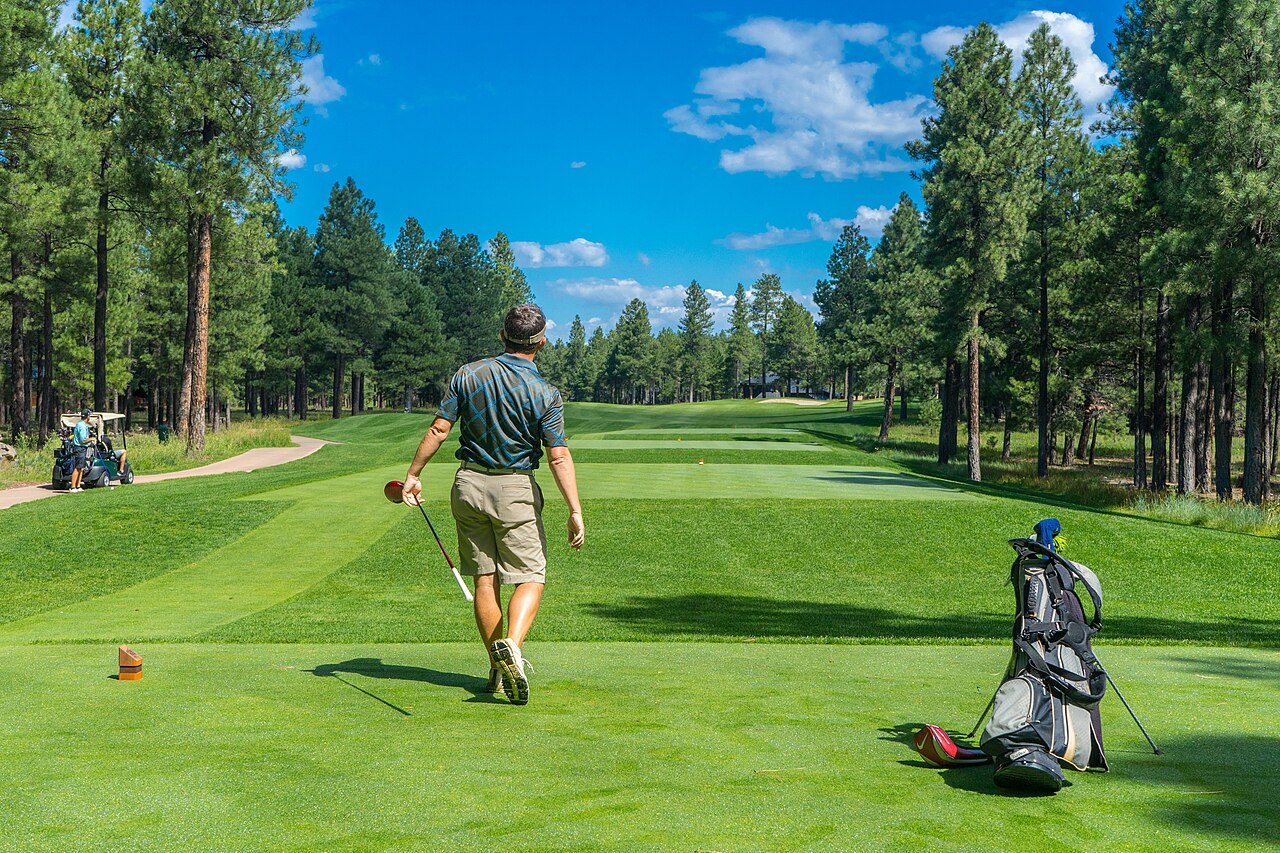 Your First Golf Round: Picking a Course, Preparing and Staying Safe
