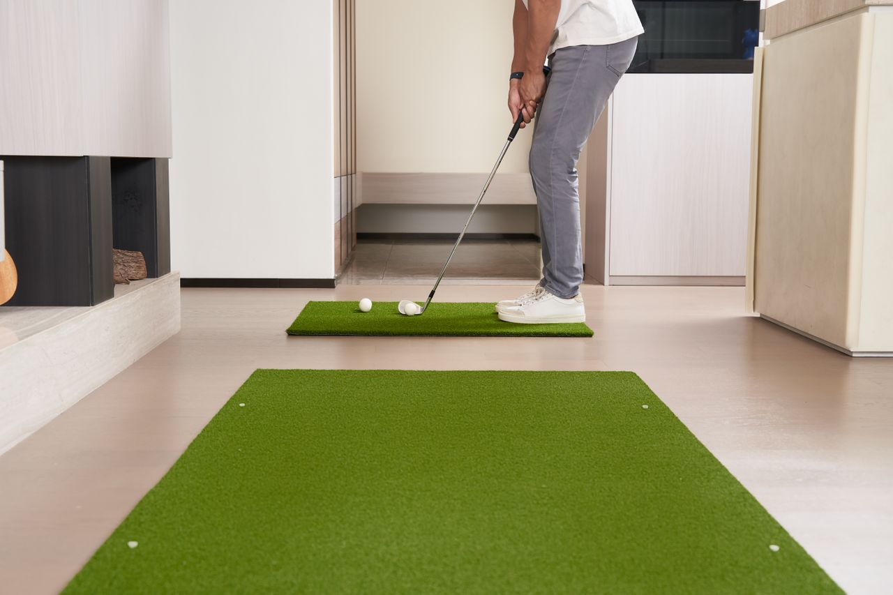 Golf en casa en 20 minutos: putting, juego corto y práctica segura