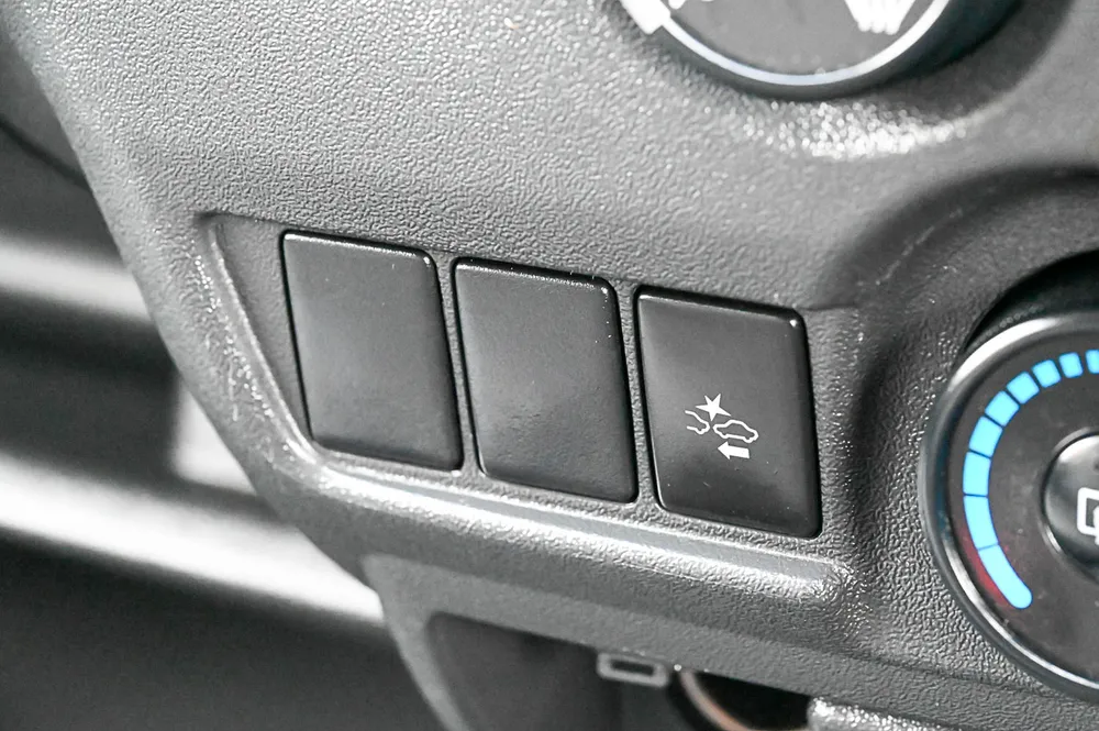 2018 Toyota Hiace DX - photo 13