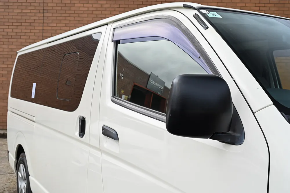 2018 Toyota Hiace DX - photo 2