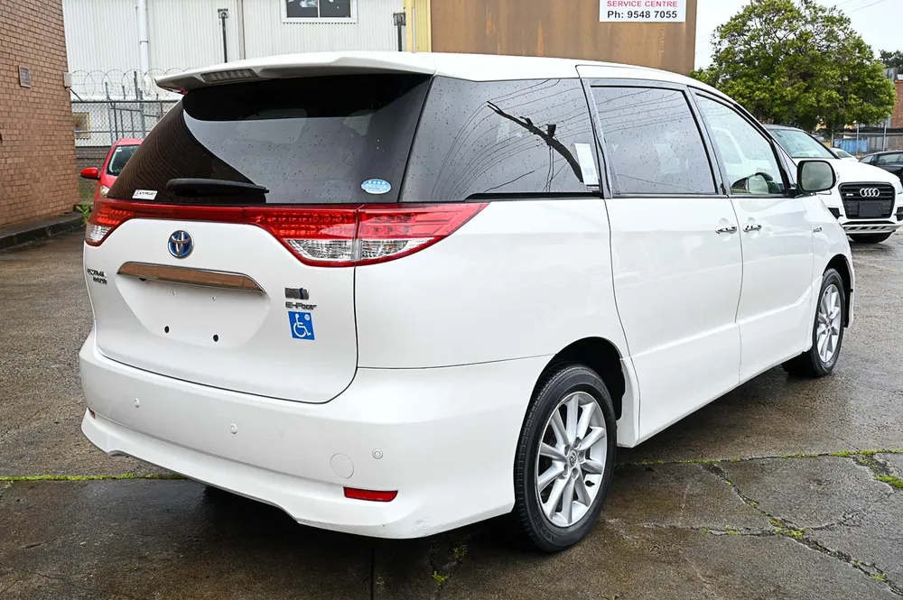 2015 Toyota Estima 4WD Hybrid - photo 6