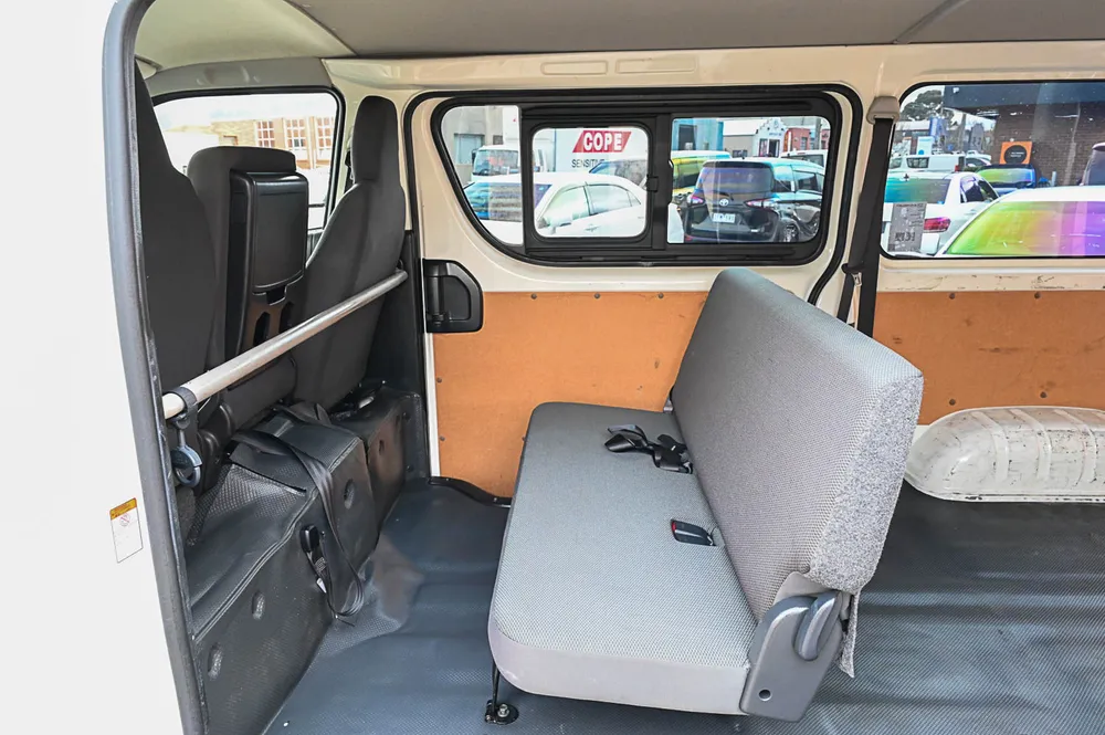 2018 Toyota Hiace DX - photo 16