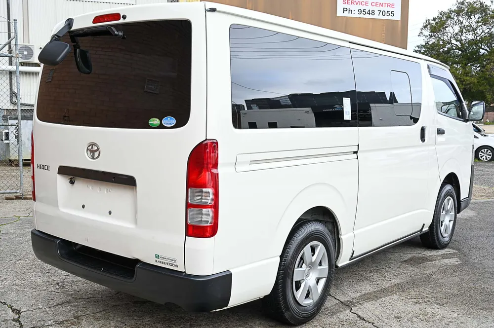 2018 Toyota Hiace DX - photo 19
