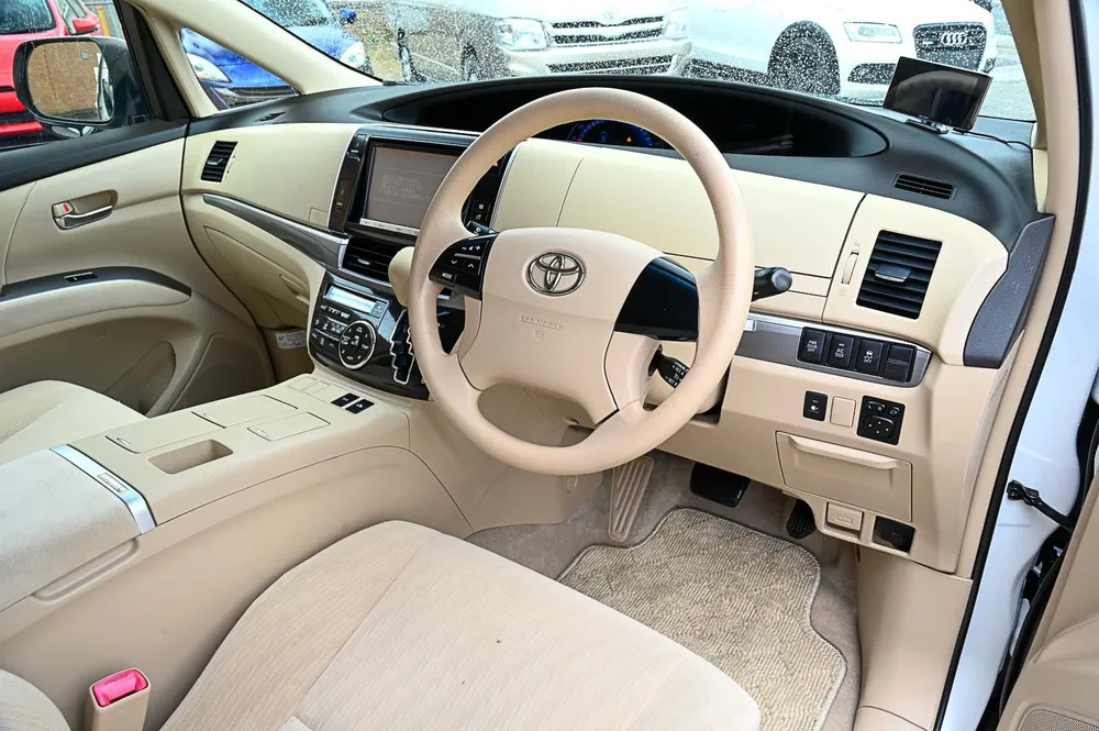 2015 Toyota Estima 4WD Hybrid - photo 17