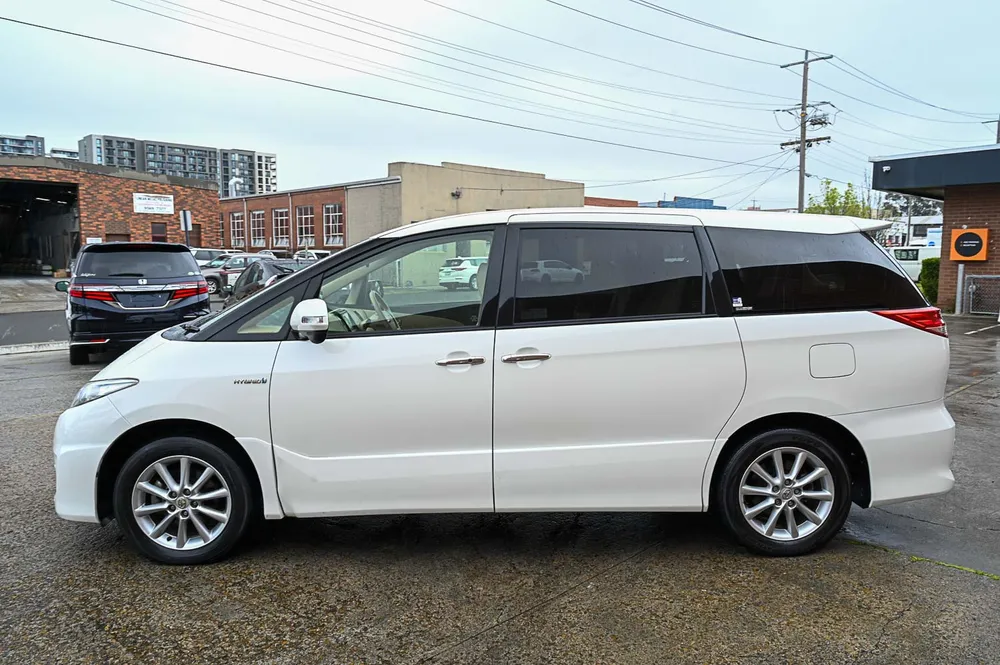 2015 Toyota Estima 4WD Hybrid - photo 11