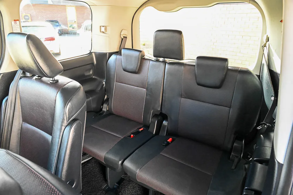 2015 Toyota Esquire HV Gi - photo 13
