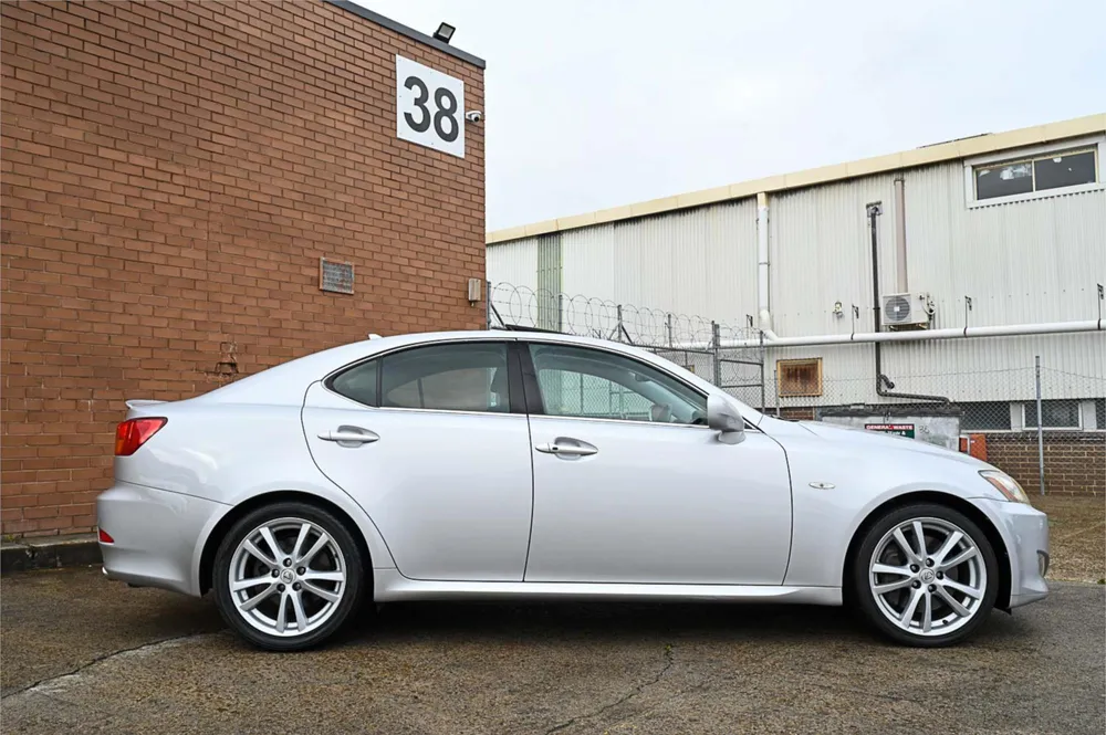 2007 Lexus IS350 Version S - photo 10