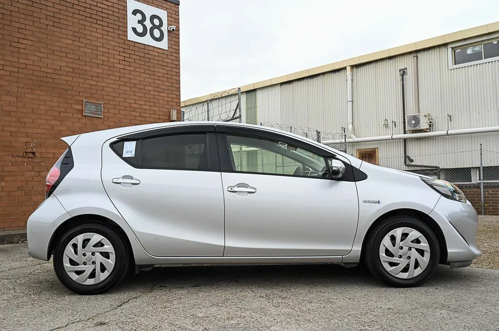 2019 Toyota Aqua S - photo 13