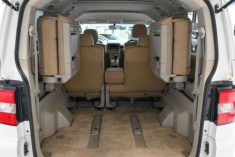2008 Mitsubishi Delica D5 - photo 11