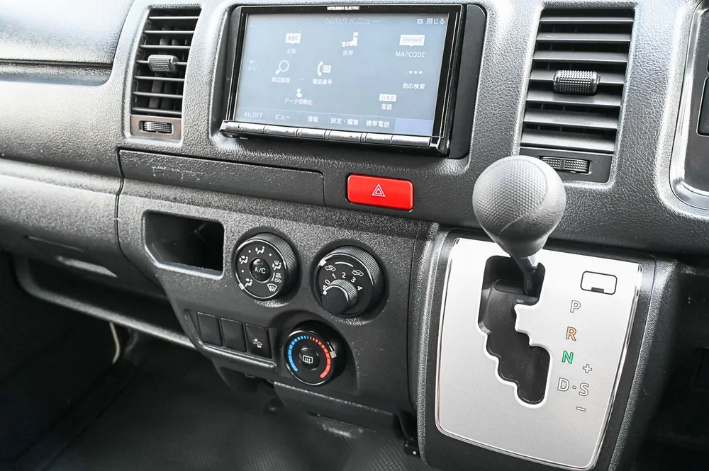 2018 Toyota Hiace DX - photo 21